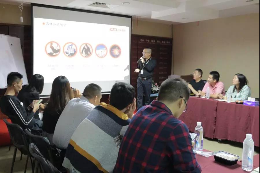 君林集團(tuán)資深顧問顧軍講解客戶服務(wù)體系