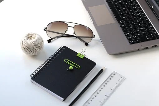 公司注冊后，公司股東需要承擔哪些責任？