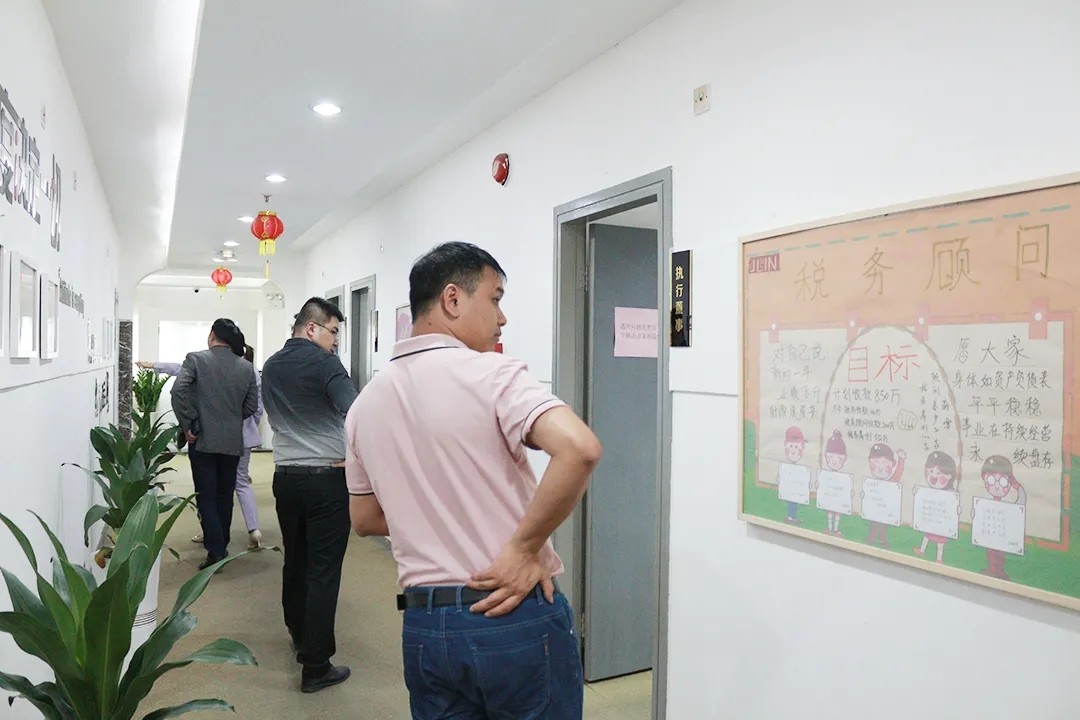 熱烈歡迎深圳市芯片行業(yè)協(xié)會蒞臨君林集團(tuán)交流座談！