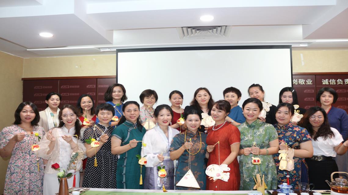 茶香紫心·共情中秋——華強(qiáng)北街道商會中秋茶話會活動圓滿結(jié)束