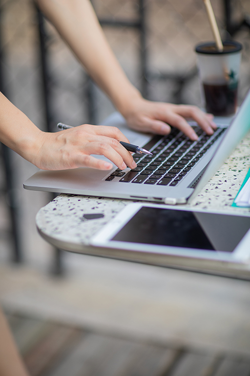 香港公司在大陸開展業(yè)務(wù)，所需要符合那幾種情況