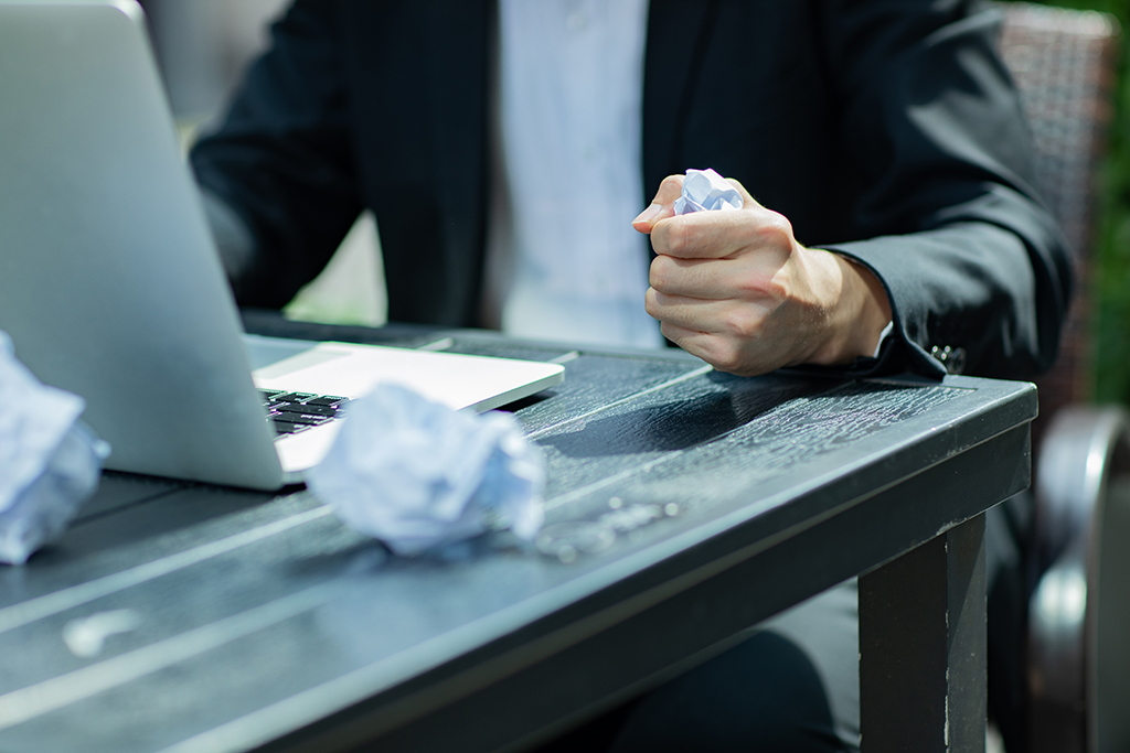 代辦香港開戶的公司：從選擇到實操，全方位解析